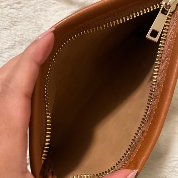 Small Michael Kors bag, can be used as a belt bag - Picture 3 of 3